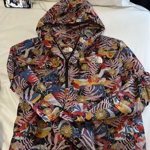 Northface women’s day collection windwall.